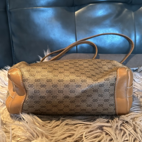 Gorgeous Vintage Gucci-Micro GG Exterior - Picture 5 of 16